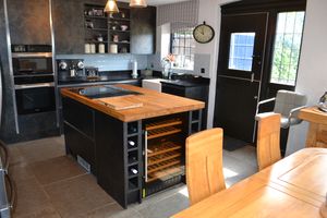 Kitchen- click for photo gallery